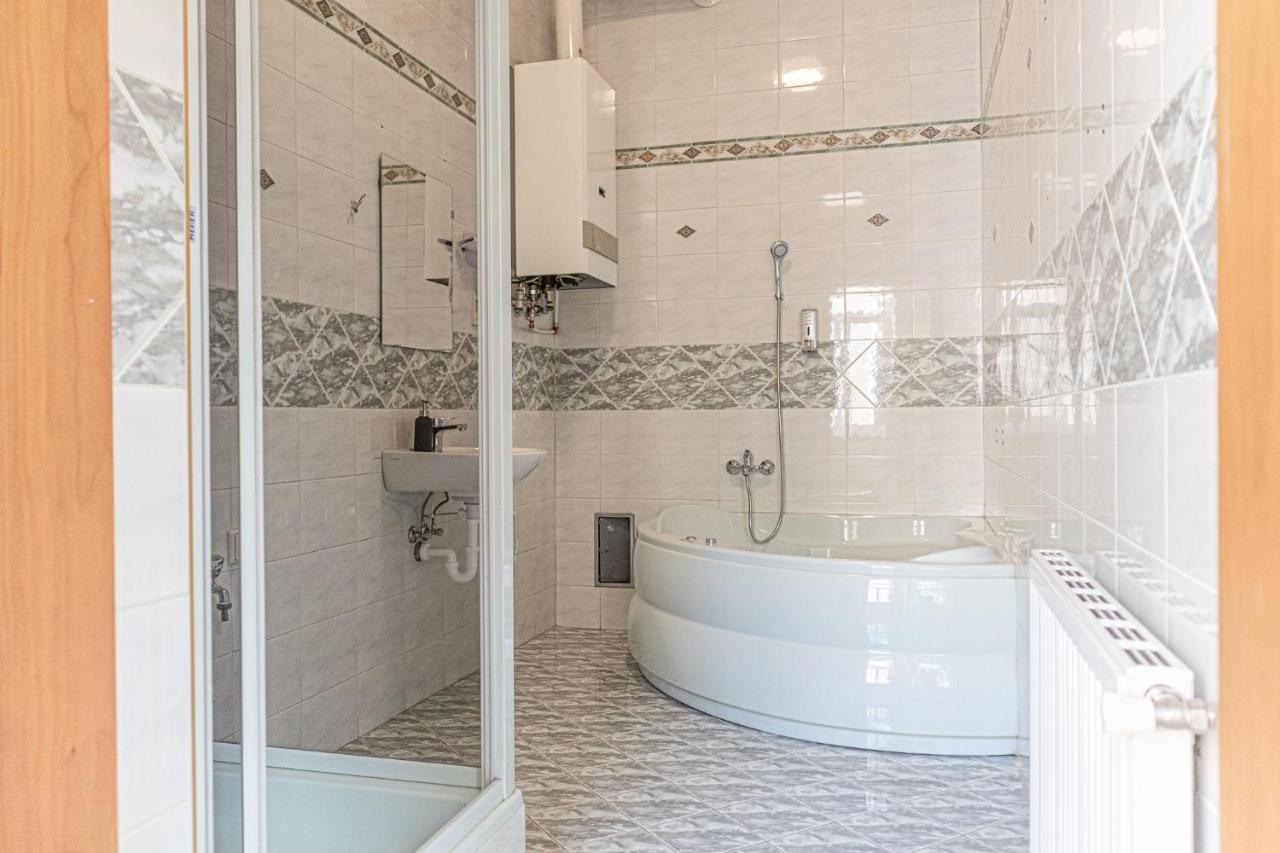 Brilliant 2Br Apt. Near Akh-Hospital Appartement Wenen Buitenkant foto